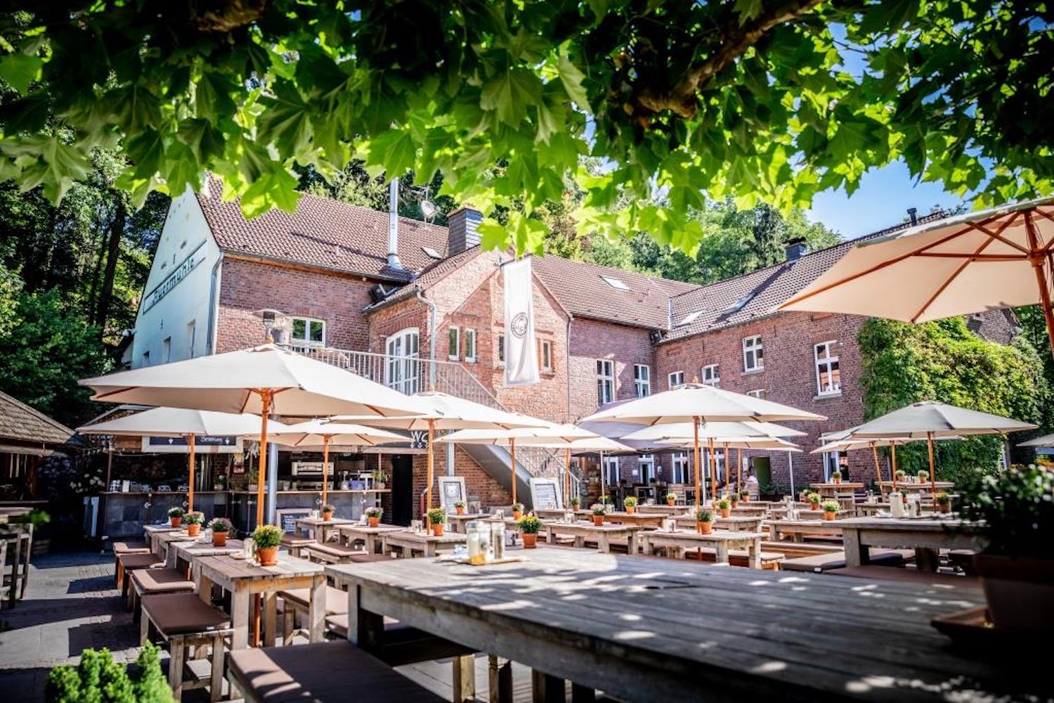 liebevoll! in der Auermühle | Die Top 15 Dinner Terrassen in Düsseldorf | Mr. Düsseldorf | Topliste | Foto: liebevoll! in der Auermühle liebevoll! in der Auermühle | Die Top 15 Dinner Terrassen in Düsseldorf | Mr. Düsseldorf | Topliste | Foto: liebevoll! in der Auermühle