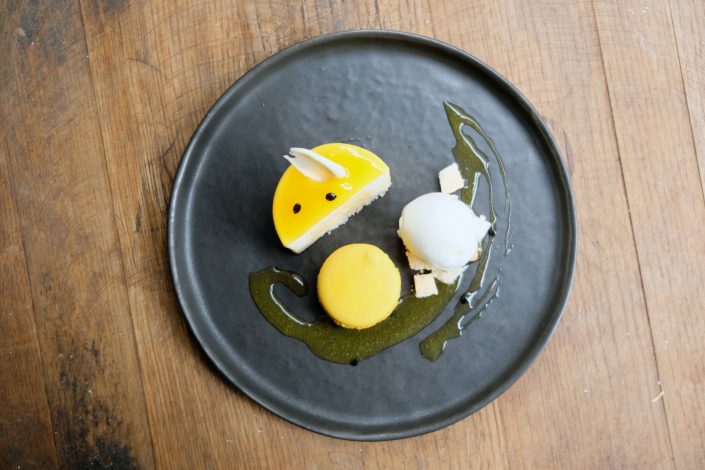 Törtchen Törtchen – Maracuja – Törtchen mit weißer Schokolade und Joghurt-Kokoseis eat&STYLE