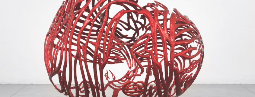 Ghada Amer, »The Heart«, 2012, painted stainless steel, 85,7 x 107,3 x 83,8 cm, Ed. 4/6 © the artist; courtesy Kewenig Berlin and Kukje Gallery, Seoul; Photo by Christopher Burke Studios
