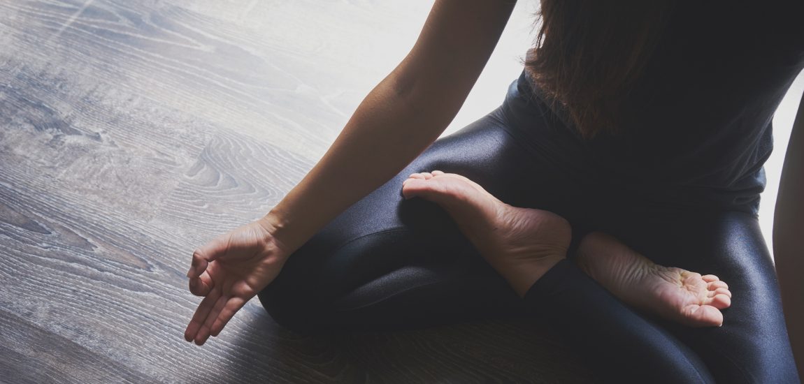 Aerial Yoga | Top 5 Sportarten in Düsseldorf | Magazin | Mr. Düsseldorf