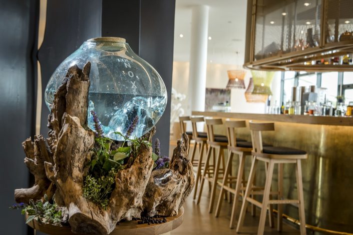 Seezeitlodge Hotel & Spa | Bar Nox Gin | Magazin | Mr. Düsseldorf | © Günter Standl Seezeitlodge Hotel & Spa | Bar Nox Gin | Magazin | Mr. Düsseldorf | © Günter Standl