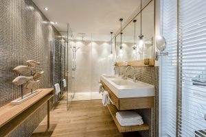Seezeitlodge Hotel & Spa | Lieblings-Suite Badezimmer | Magazin | Mr. Düsseldorf | © Günter Standl
