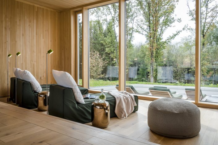 Seezeitlodge Hotel & Spa | Saunadorf Ruheraum | Magazin | Mr. Düsseldorf | © Günter Standl Seezeitlodge Hotel & Spa | Saunadorf Ruheraum | Magazin | Mr. Düsseldorf | © Günter Standl