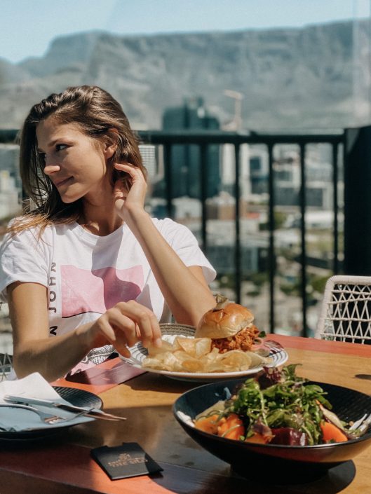 Reisebericht aus Kapstadt | Magazin – Mr. Düsseldorf | The Silo Hotel – Rooftop Lunch Paula Reisebericht aus Kapstadt | Magazin - Mr. Düsseldorf | The Silo Hotel - Rooftop Lunch Paula