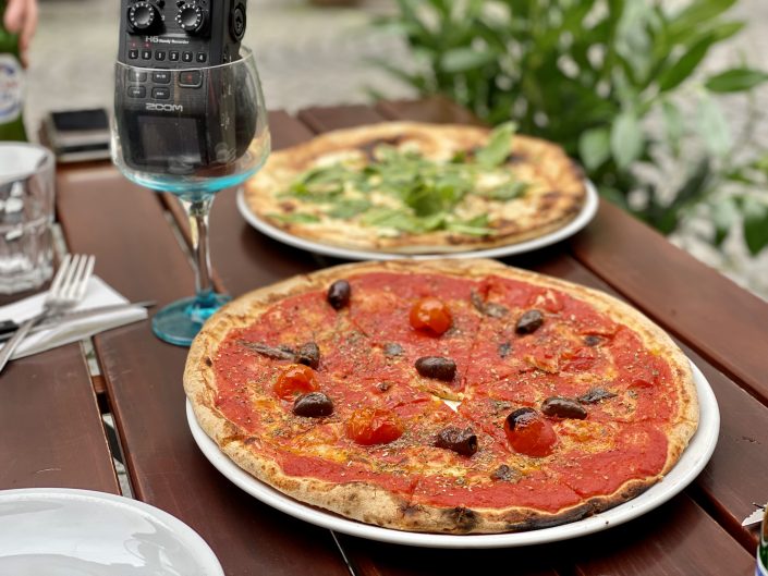 Auf der Suche nach der besten Pizza Düsseldorfs (und der Welt) | rheingeredet | Podcast | Mr. Düsseldorf Auf der Suche nach der besten Pizza Düsseldorfs (und der Welt) | rheingeredet | Podcast | Mr. Düsseldorf