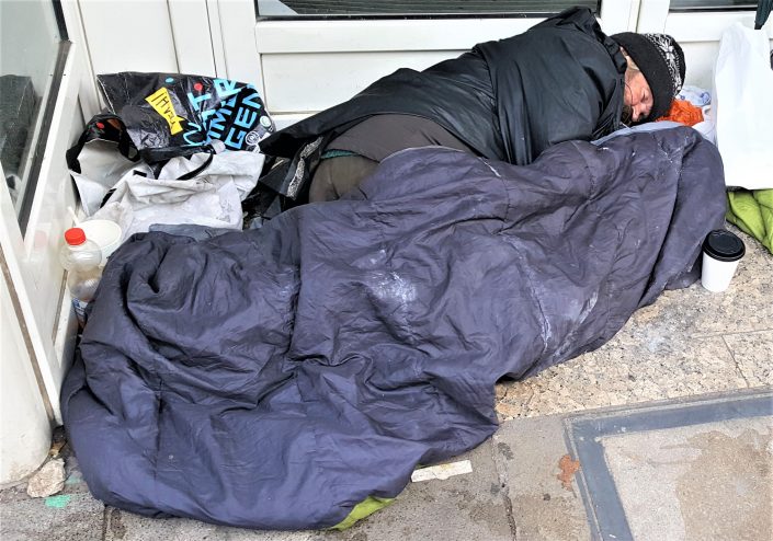 fiftyfifty – Beistand auf der Straße | Magazin | Obdachlos | Mr. Düsseldorf