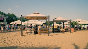 Beachclub im Nordpark | Heimaturlaub – Top 10 Sonnenplätze in Düsseldorf | Topliste | Foto: Beachclub im Nordpark