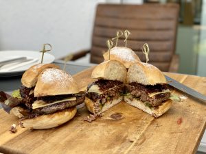 Wagyu Burger | Wagyu Sauerland Podcast | rheingeredet | Mr. Düsseldorf