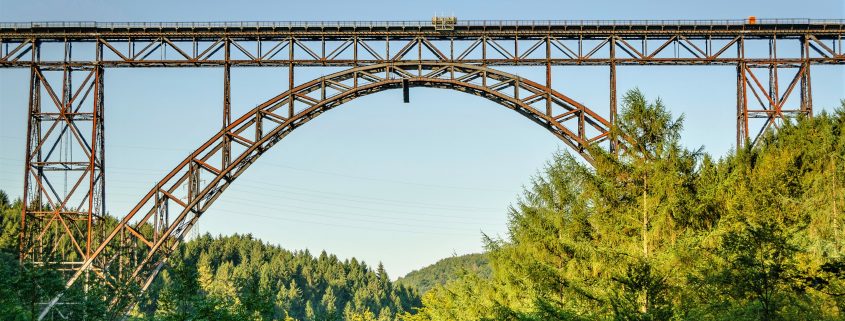 Müngstener Brücke | Top 10 Wanderwege in und um Düsseldorf | Mr. Düsseldorf | Foto: Alexander Schimmeck / unsplash