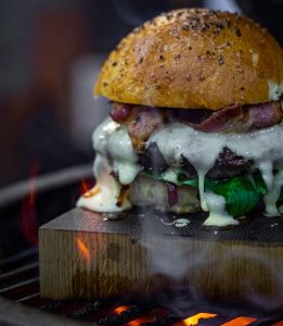 Das beste Fleisch der Welt direkt aus dem Sauerland: Wagyu meets Dorfbauer | Burger | rheingeredet | Mr. Düsseldorf