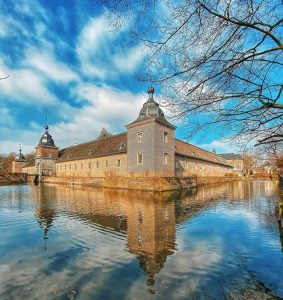 Schloss Heltorf | Top 10 Schlösser in Düsseldorf und Umgebung | Magazin | Mr. Düsseldorf | Foto: @steini1807