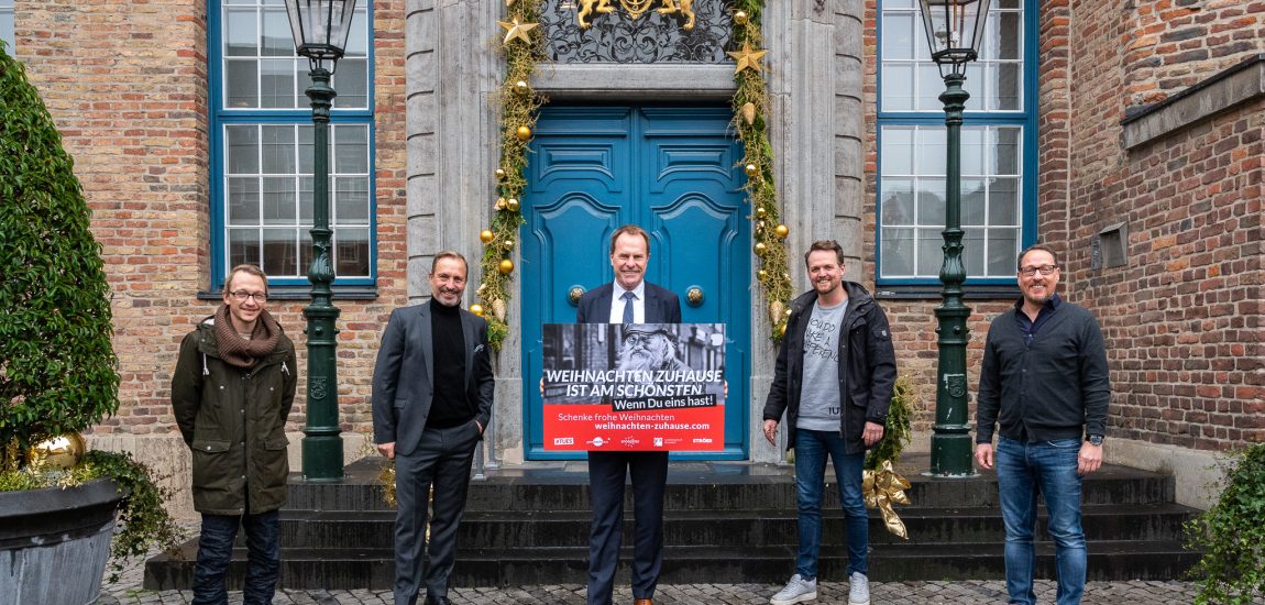 Weihnachten zu Hause ist am schönsten – wenn du eins hast! | #TUESmovement | Foto Lukas Gardemann