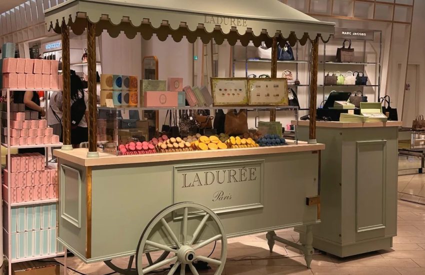 Ladurée | Top Macarons in Düsseldorf | Mr. Düsseldorf | Foto: Mr.Düsseldorf Pure Pastry | Top Macarons in Düsseldorf | Mr. Düsseldorf | Topliste | Foto: Ladurée Ladurée | Top Macarons in Düsseldorf | Mr. Düsseldorf | Foto: Mr.Düsseldorf Pure Pastry | Top Macarons in Düsseldorf | Mr. Düsseldorf | Topliste | Foto: Ladurée