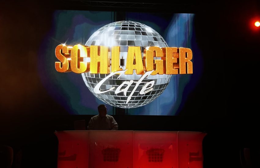 Schlager Café | Top Karaoke Bars in Düsseldorf | Magazin | Mr. Düsseldorf | Foto: Mr. Düsseldorf Schlager Café | Top Karaoke Bars in Düsseldorf | Magazin | Mr. Düsseldorf | Foto: Mr. Düsseldorf
