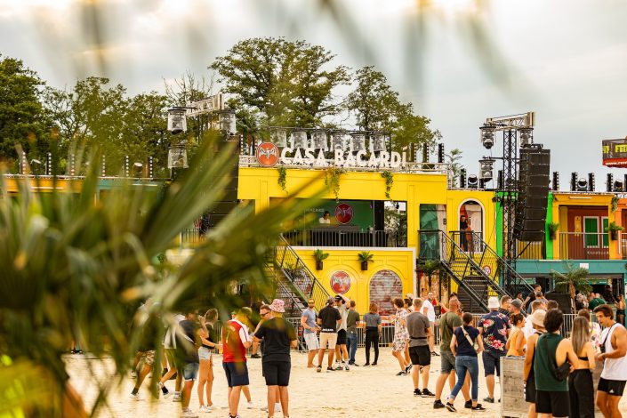 BACARDÍ bringt sommerliche Drinks & karibische Vibes aufs PAROOKAVILLE Festival | Magazin | Mr. Düsseldorf | Foto: BACARDÍ