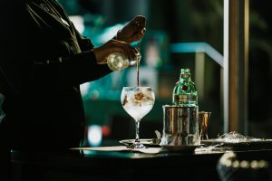 Gin Tasting im Qomo | Mr. Düsseldorf | Düsseldates | Foto: Unsplash / Bjarne Vijfvinkel