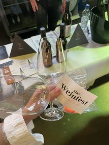 Weinfest "Spritzig, Laut & Wild" | Mr. Düsseldorf | Düsseldates | Foto: Weinfest