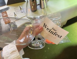 Weinfest "Spritzig, Laut & Wild" | Mr. Düsseldorf | Düsseldates | Foto: Weinfest
