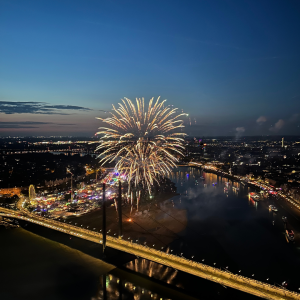 Dinner zum Rheinkirmes Feuerwerk | Mr. Düsseldorf | Düsseldates | Foto: Mr. Düsseldorf