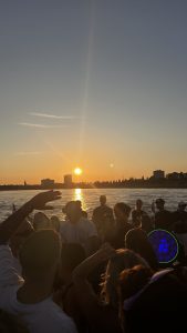 CANDY Sundown Cruise Düsseldorf | Mr. Düsseldorf | Düsseldates | Foto: Mr. Düsseldorf