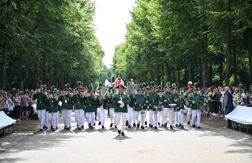 Historischer Festzug durch Düsseldorf | Rheinkirmes Düsseldorf - die besten Tipps | Mr. Düsseldorf | Topliste | Foto: Schützenverein