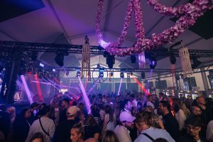 Weinzelt x Kiesgrube | Rheinkirmes Düsseldorf - die besten Tipps | Mr. Düsseldorf | Topliste | Foto: Weinzelt