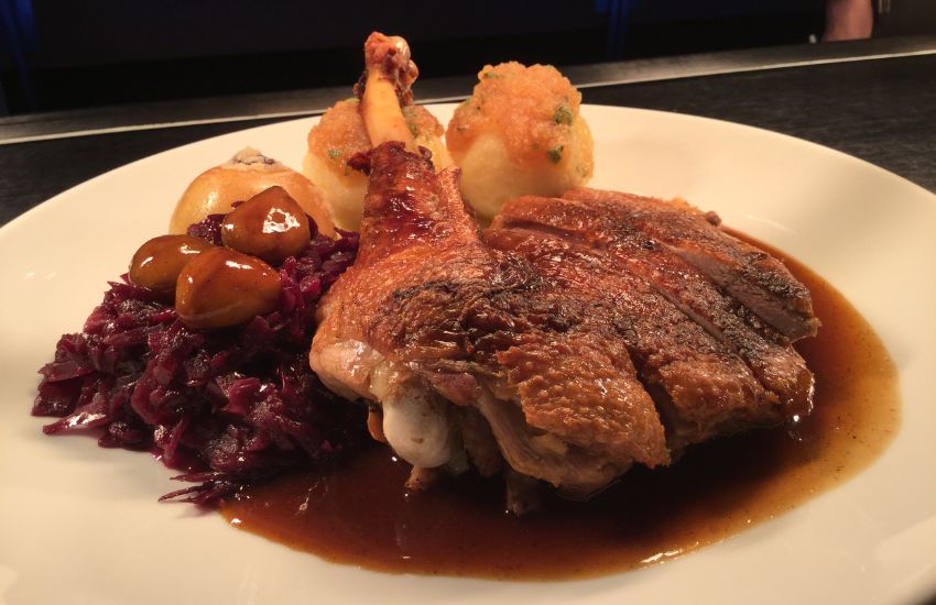 Zur Sennhütte | Die leckersten Suppen in Düsseldorf | Mr. Düsseldorf | Foto: Mr. Düsseldorf Zur Sennhütte | Die leckersten Suppen in Düsseldorf | Mr. Düsseldorf | Foto: Mr. Düsseldorf