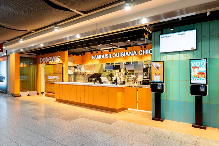 Popeyes | Flughafen Düsseldorf | Magazin | Mr. Düsseldorf | Foto: Düsseldorf Airport | Andreas Wiese