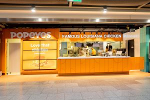 Popeyes | Flughafen Düsseldorf | Magazin | Mr. Düsseldorf | Foto: Düsseldorf Airport | Andreas Wiese